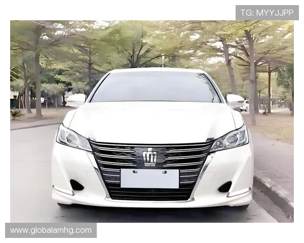 皇冠手机官网：探索皇冠车型的官方配置、价格及性能优势分析